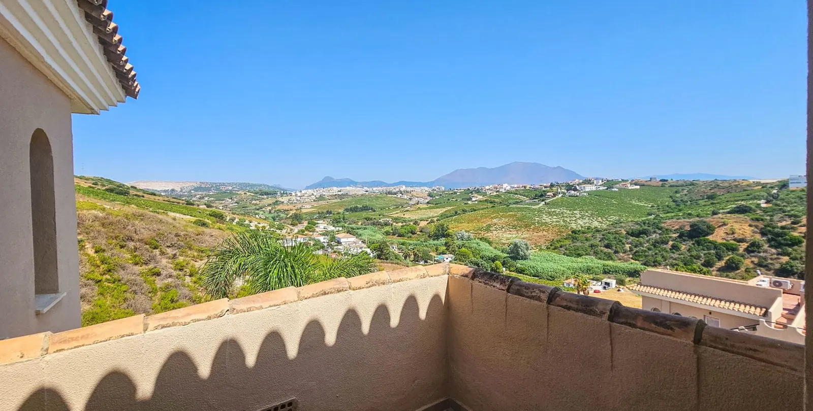 Sale of semi-detached house in La Duquesa 19
