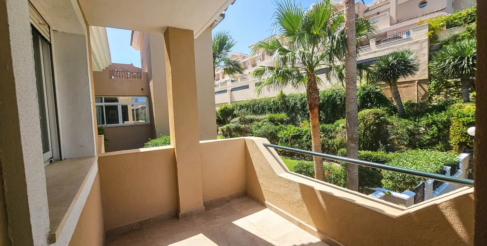 Sale of semi-detached house in La Duquesa 21