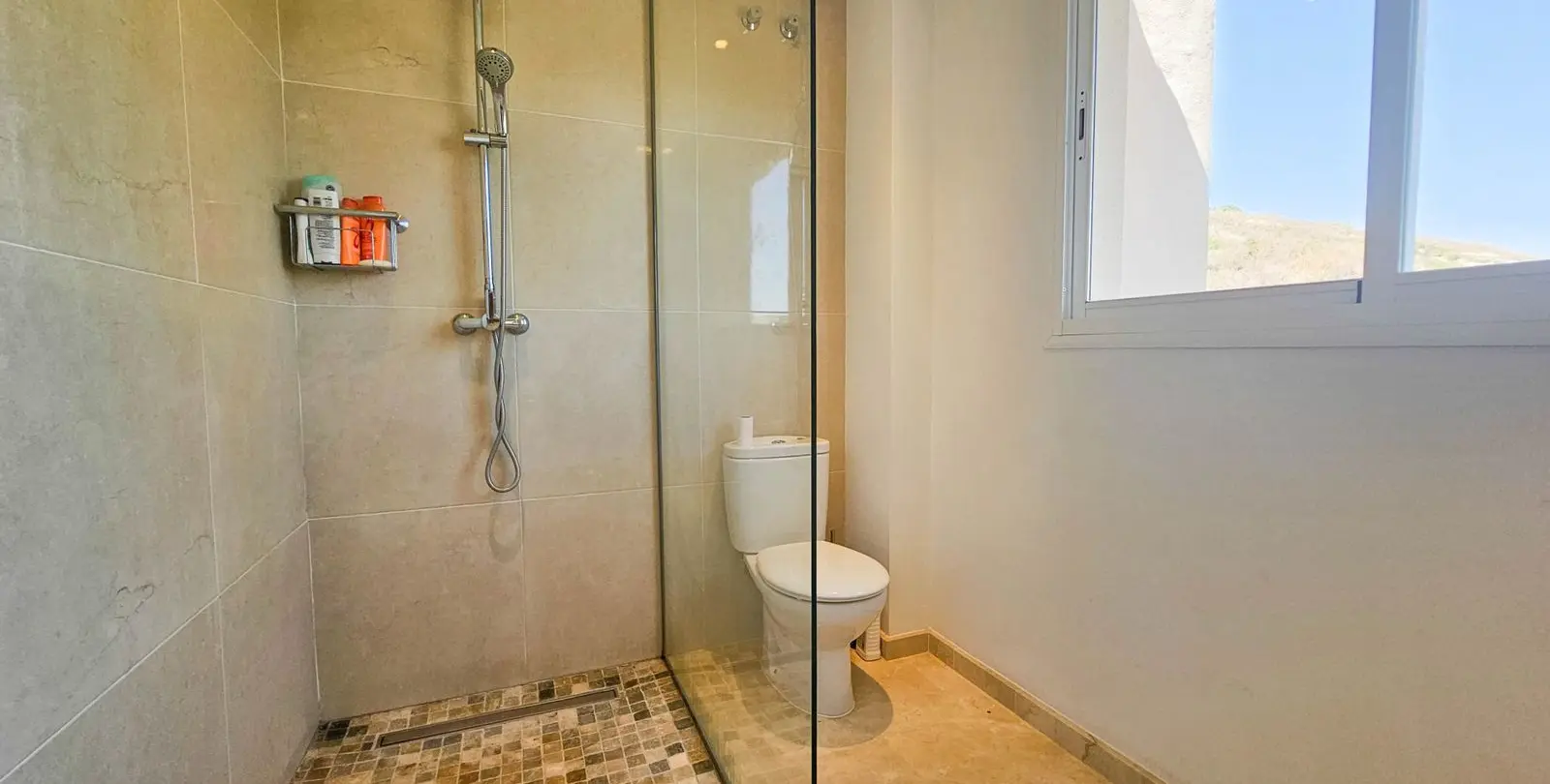 Sale of semi-detached house in La Duquesa 26