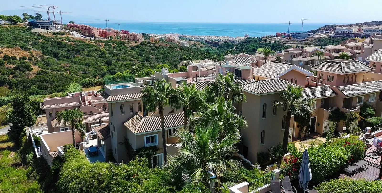 Sale of semi-detached house in La Duquesa 29