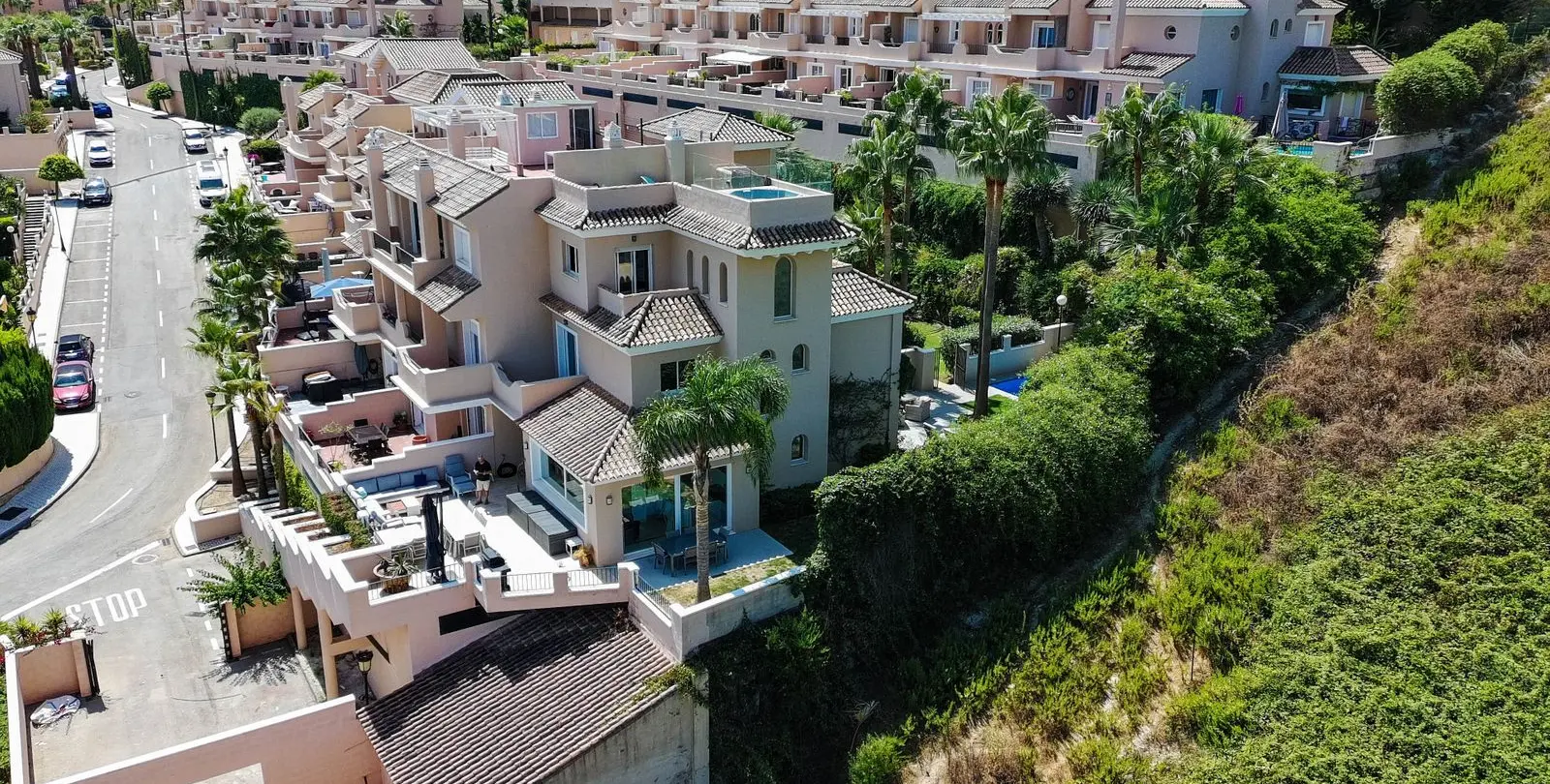 Sale of semi-detached house in La Duquesa 30