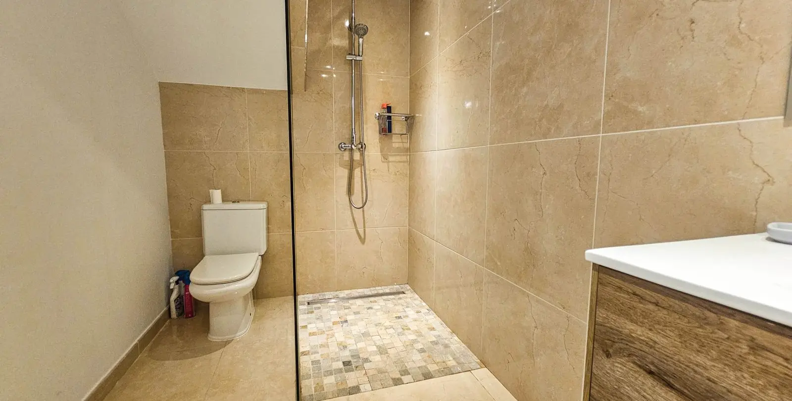 Sale of semi-detached house in La Duquesa 33