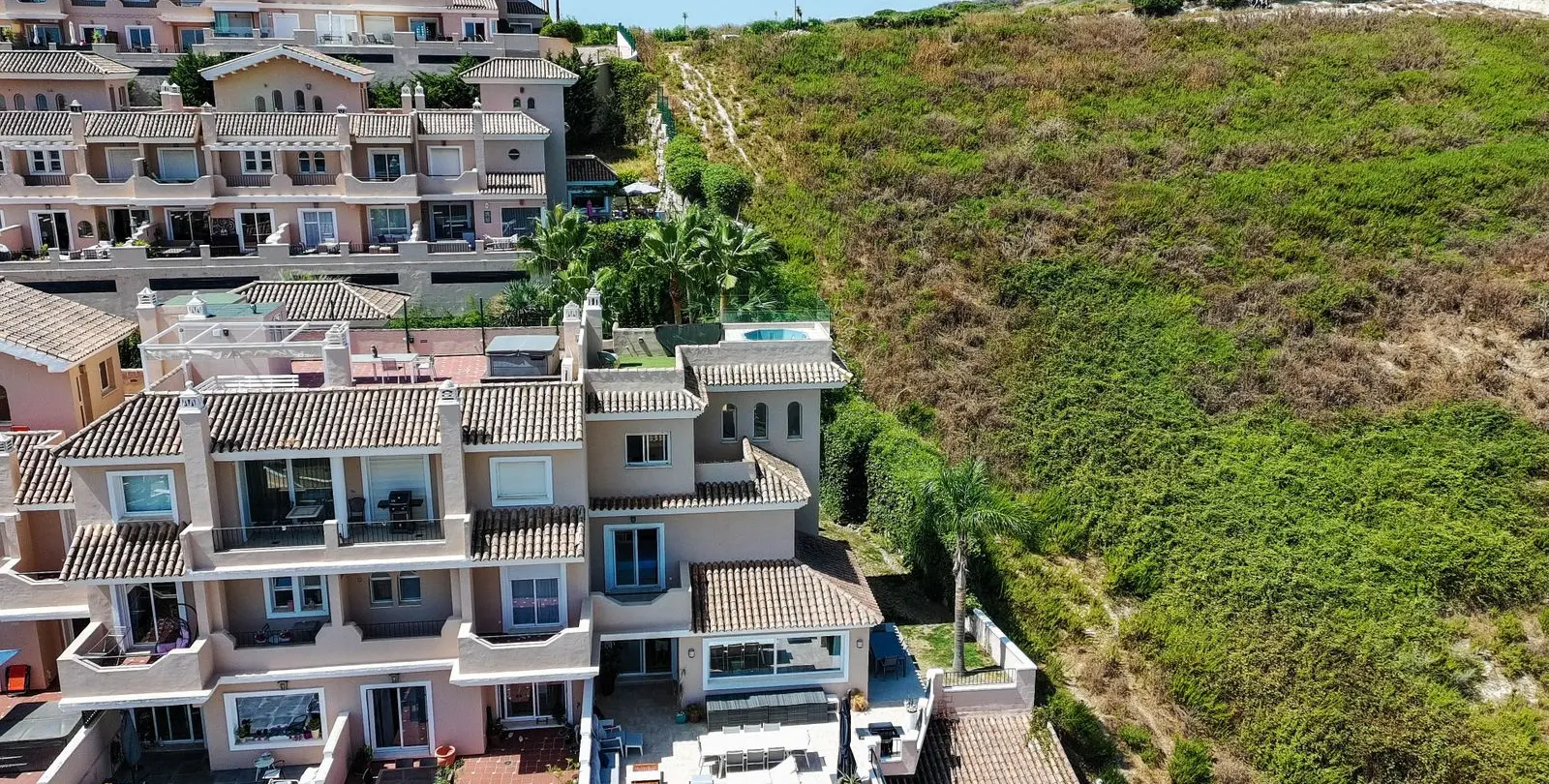 Sale of semi-detached house in La Duquesa 35