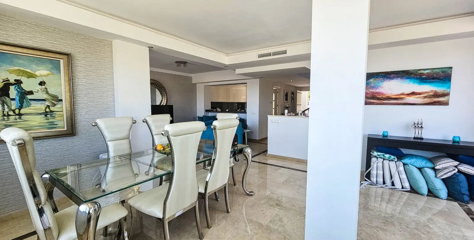 Sale of semi-detached house in La Duquesa 40
