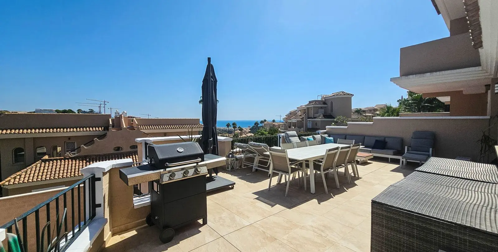 Sale of semi-detached house in La Duquesa 42