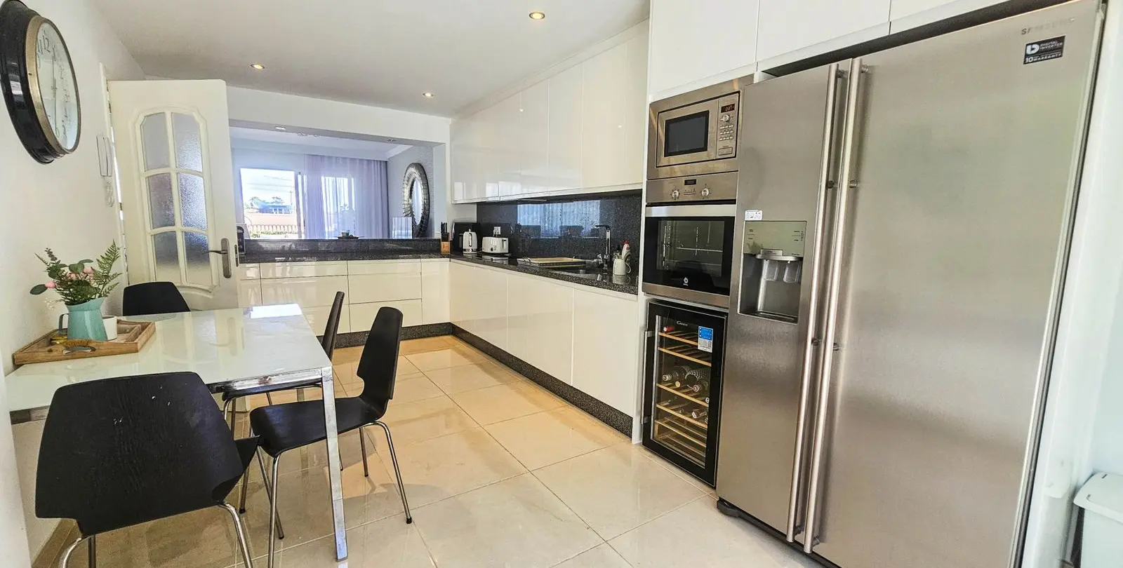 Sale of semi-detached house in La Duquesa 43