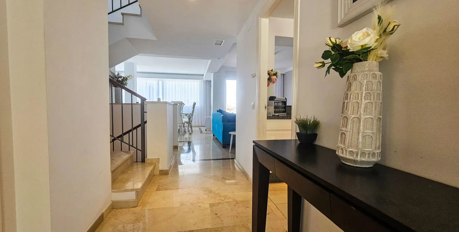 Sale of semi-detached house in La Duquesa 48