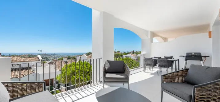 Sale of middle floor apartment in La Quinta 0