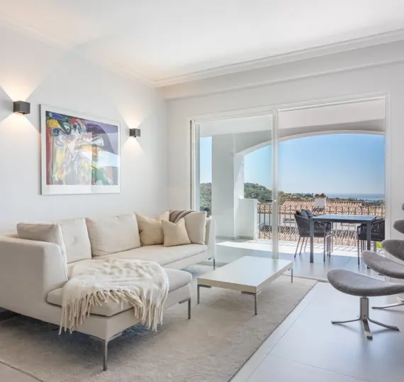 Sale of middle floor apartment in La Quinta