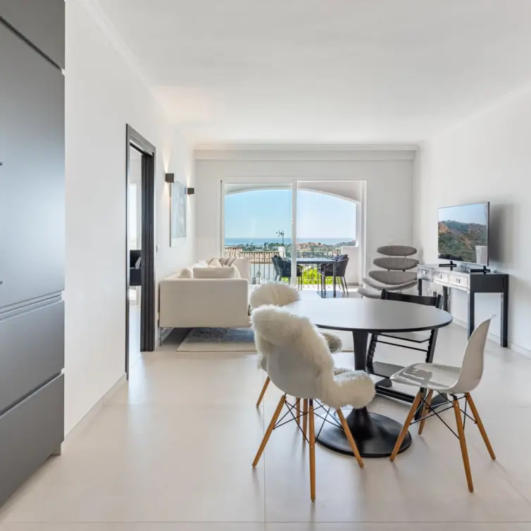Sale of middle floor apartment in La Quinta