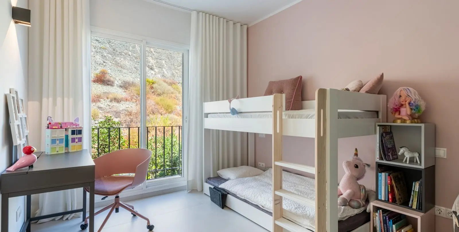 Sale of middle floor apartment in La Quinta 13