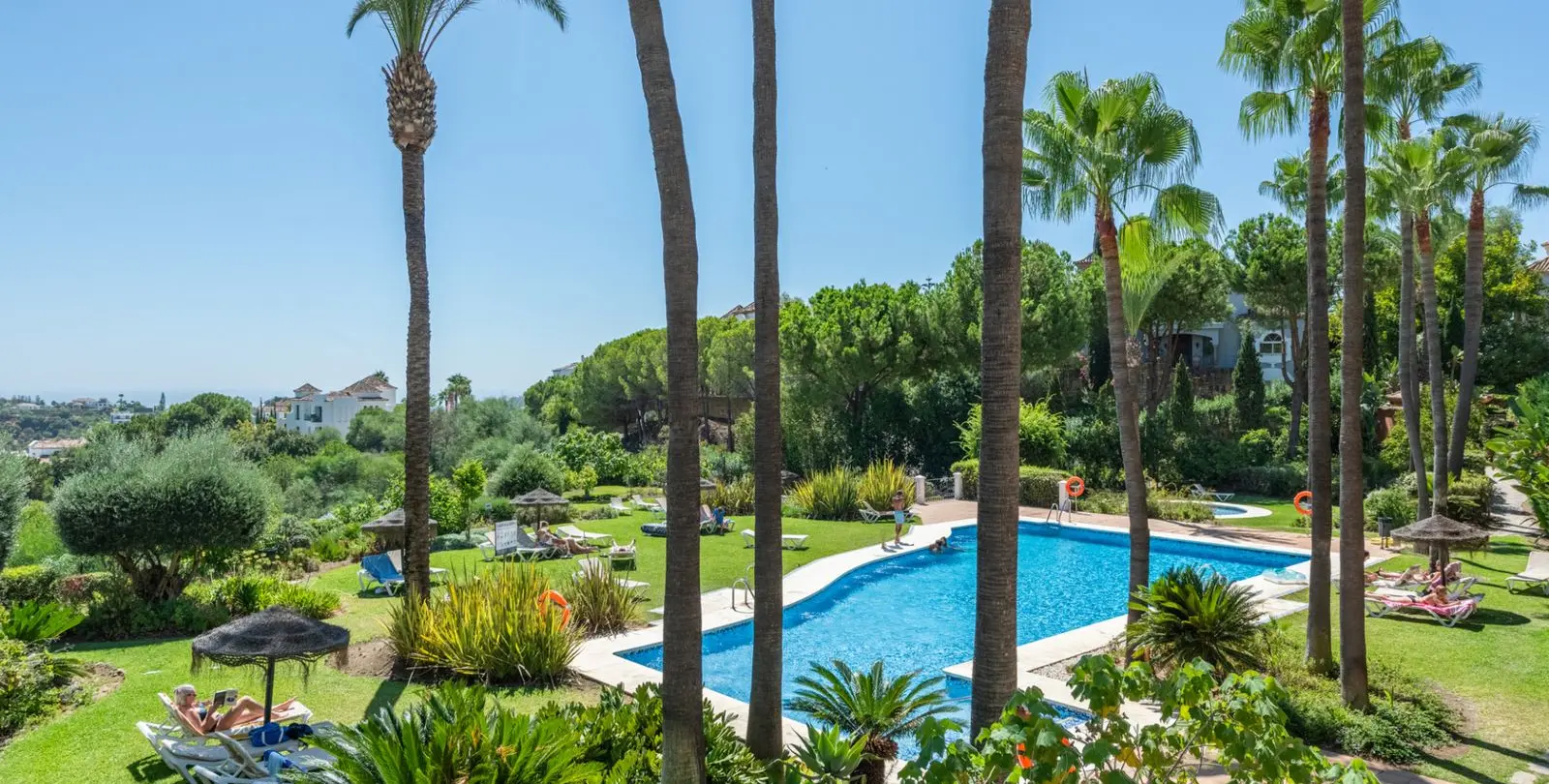 Sale of middle floor apartment in La Quinta 19