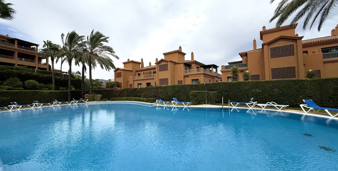 Продажа апартаментов на первом этаже в Atalaya 2