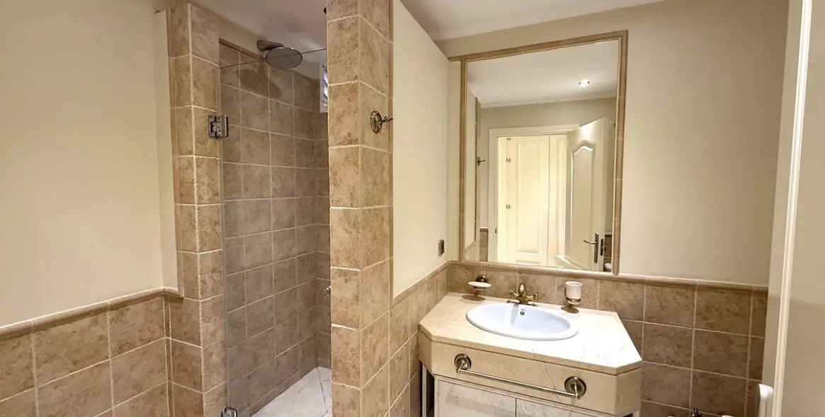 Продажа апартаментов на первом этаже в Atalaya 9