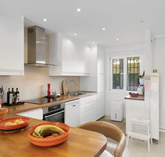 Продажа апартаментов на первом этаже в Nueva Andalucía