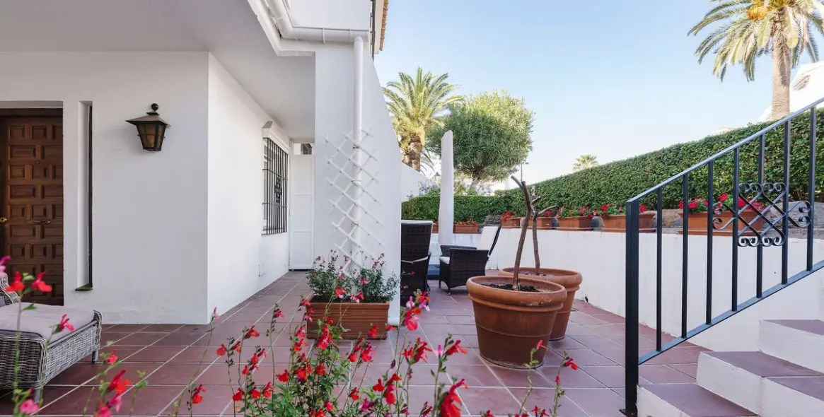 Venta de apartamento en planta baja en Nueva Andalucía 21
