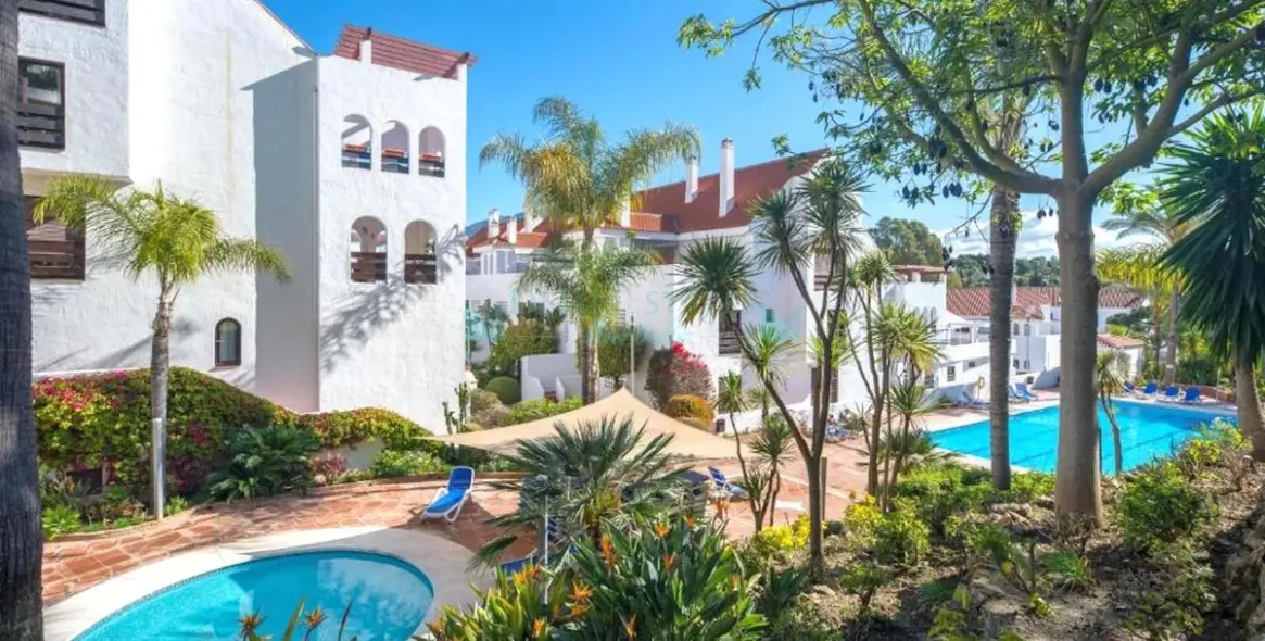 Sale of middle floor apartment in Nueva Andalucía 1