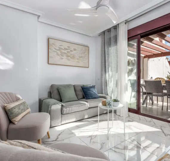Sale of middle floor apartment in Nueva Andalucía