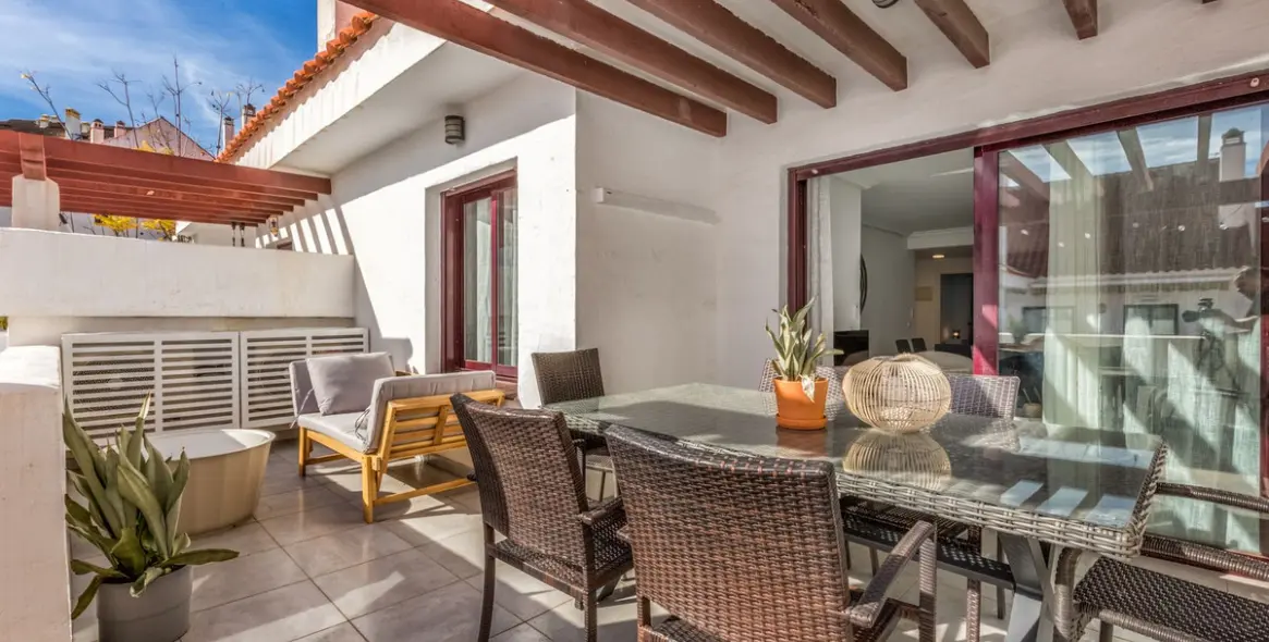 Sale of middle floor apartment in Nueva Andalucía 3