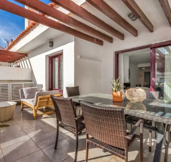 Sale of middle floor apartment in Nueva Andalucía