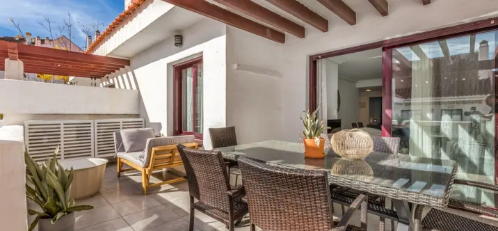 Sale of middle floor apartment in Nueva Andalucía 2
