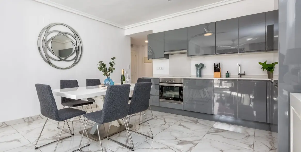 Sale of middle floor apartment in Nueva Andalucía 5