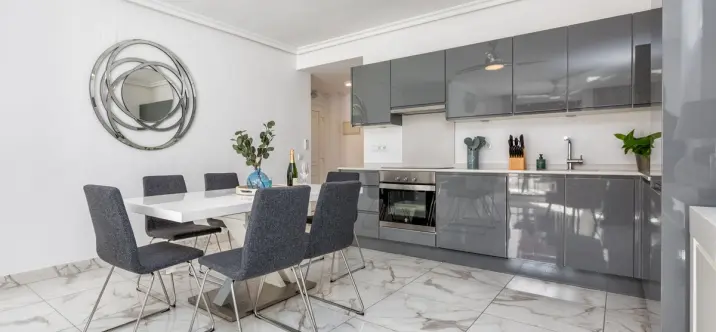 Sale of middle floor apartment in Nueva Andalucía 4