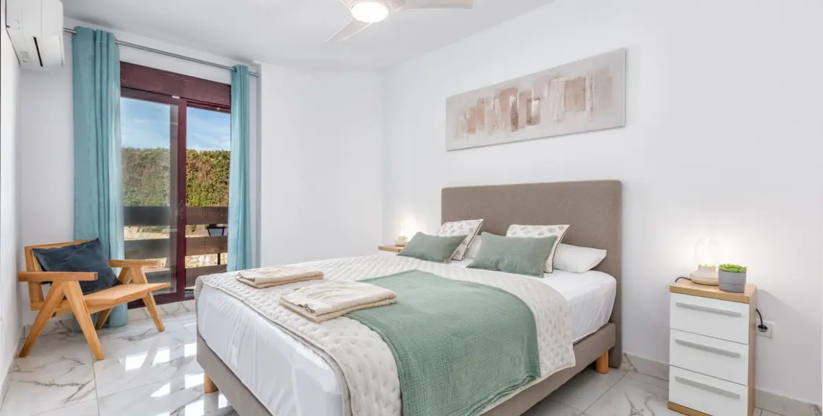 Sale of middle floor apartment in Nueva Andalucía 9
