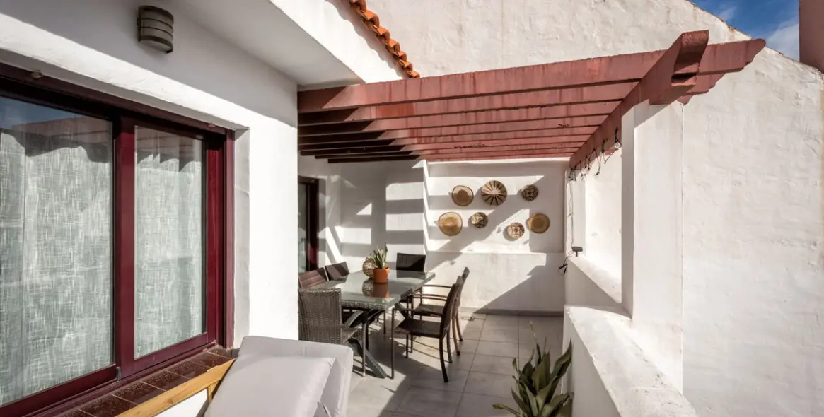 Sale of middle floor apartment in Nueva Andalucía 16
