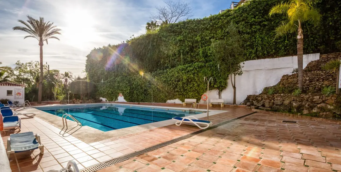 Venta de apartamento en planta media en Nueva Andalucía 23