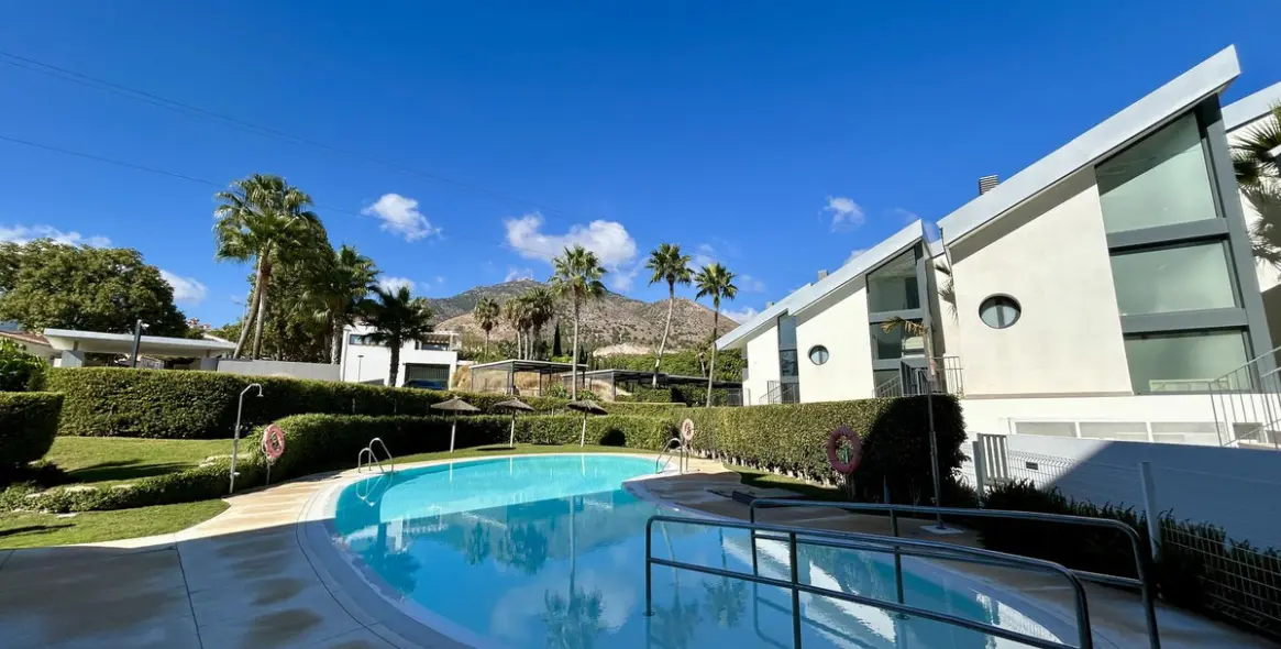 Venta de apartamento en planta media en Fuengirola 2