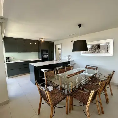Sale of middle floor apartment in Fuengirola