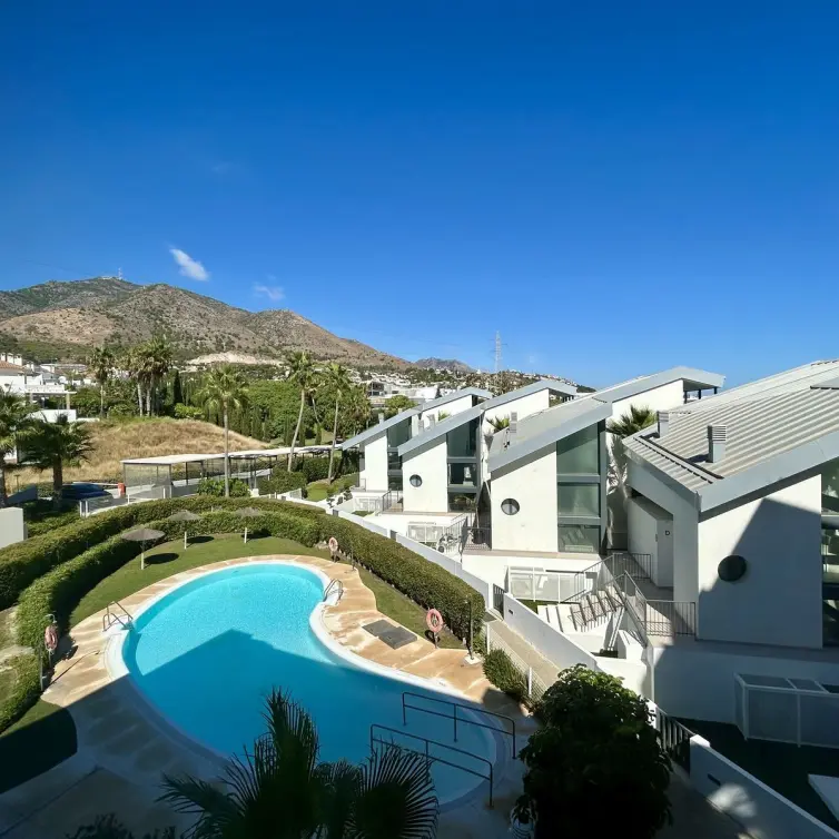 Sale of middle floor apartment in Fuengirola