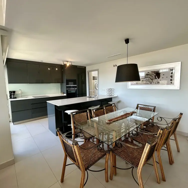 Sale of middle floor apartment in Fuengirola
