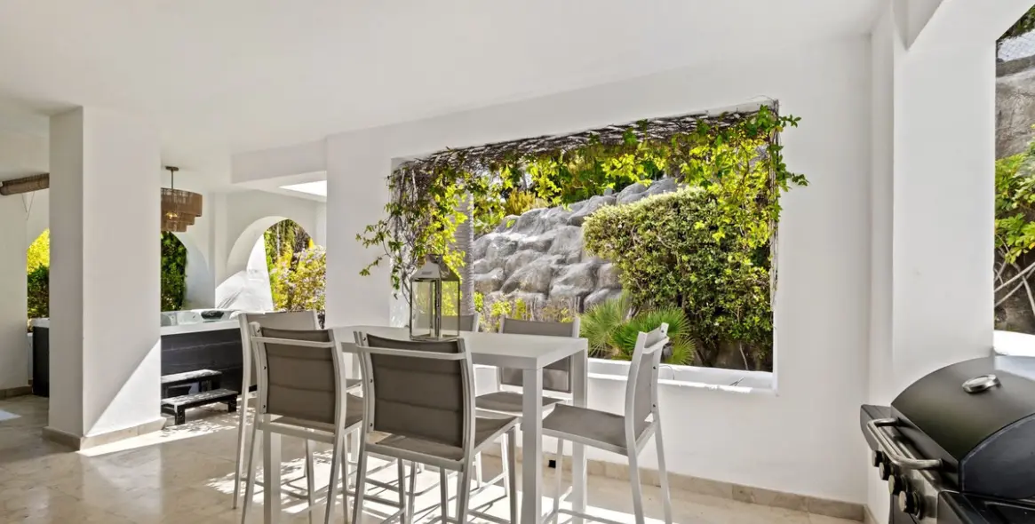 Sale of ground floor apartment in Marbella 11