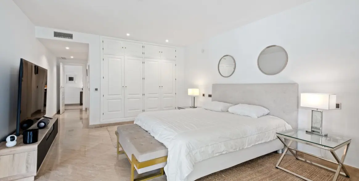 Sale of ground floor apartment in Marbella 23