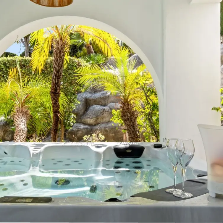 Продажа апартаментов на первом этаже в Marbella