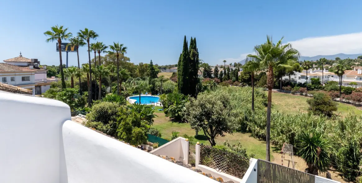 Sale of townhouse in New Golden Mile 2