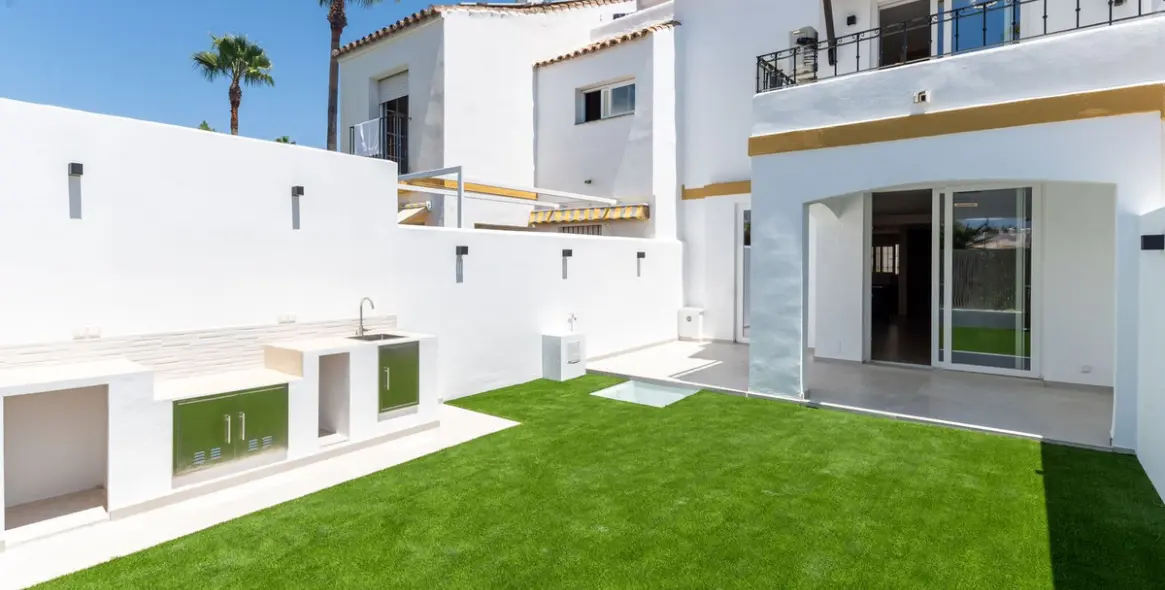 Sale of townhouse in New Golden Mile 3