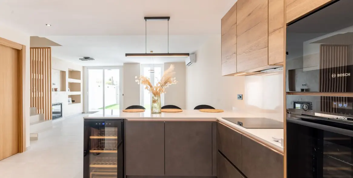 Sale of townhouse in New Golden Mile 5