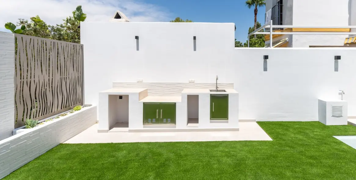 Sale of townhouse in New Golden Mile 11