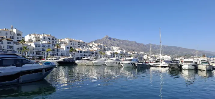 Venta de apartamento en planta media en Nueva Andalucía 0