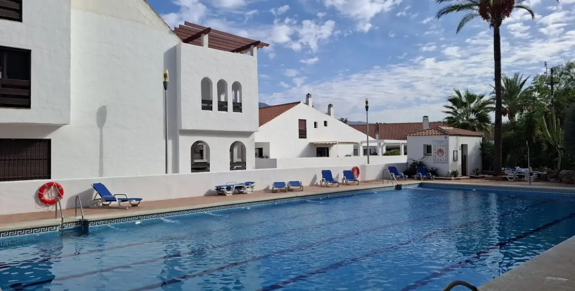 Sale of middle floor apartment in Nueva Andalucía 3