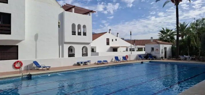 Venta de apartamento en planta media en Nueva Andalucía 2