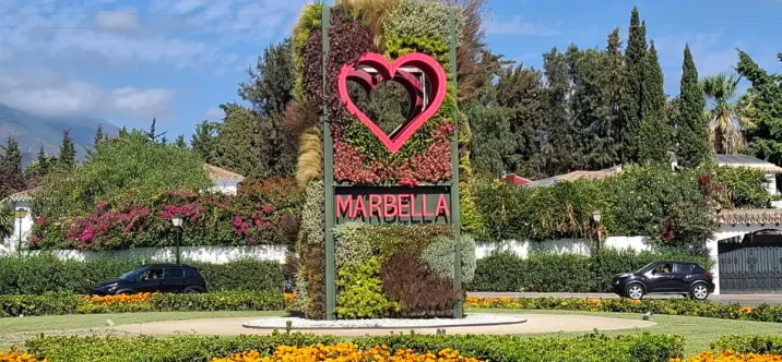 Venta de apartamento en planta media en Nueva Andalucía 3