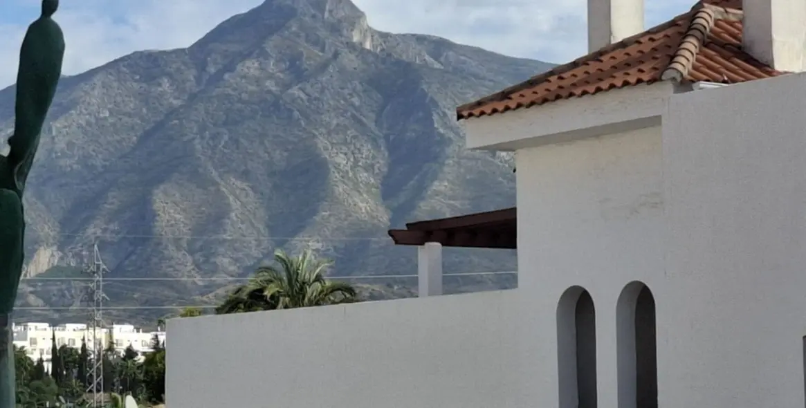 Sale of middle floor apartment in Nueva Andalucía 6