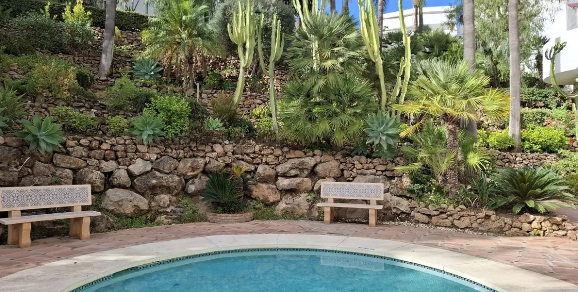 Sale of middle floor apartment in Nueva Andalucía 9