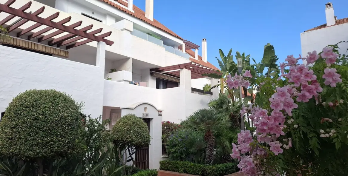 Sale of middle floor apartment in Nueva Andalucía 36