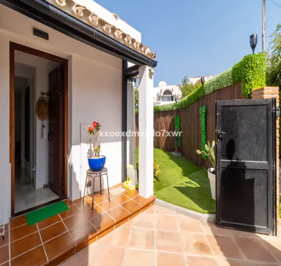 Продажа дома на две семьи в Estepona