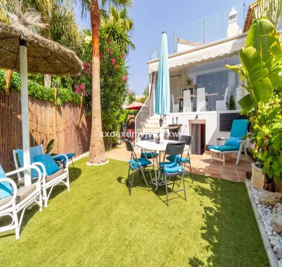Продажа дома на две семьи в Estepona